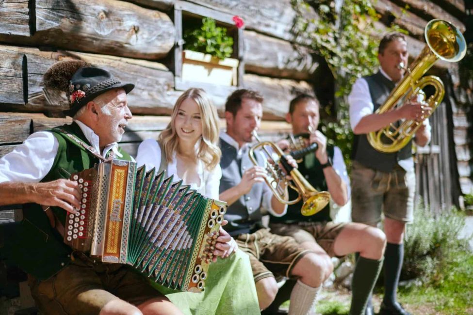 Na spoustě akcí v rámci Farmářského podzimu v Tennengau hraje lidová hudba a muzikanti v tradičních krojích.
