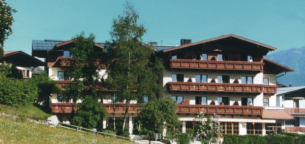 Hotel Post**** in Abtenau im Sommer.