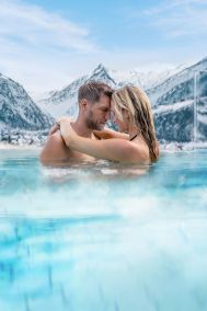 TAUERN SPA Zell am See-Kaprun: 1 éj szállás félpanzióval és a TAUERN SPA teljeskörű szolgáltatásaival, és 1 napos síbérlet a Kitzsteinhorn gleccserre.