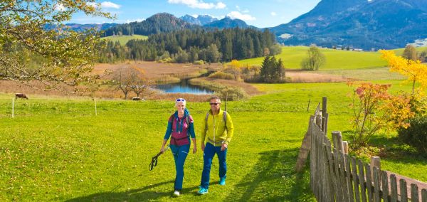 Dzięki pakietowi "Wspaniałe dni wędrówek" w Tennengau przemierzasz alpejskie hale z otaczającymi je górami i jeziorami.